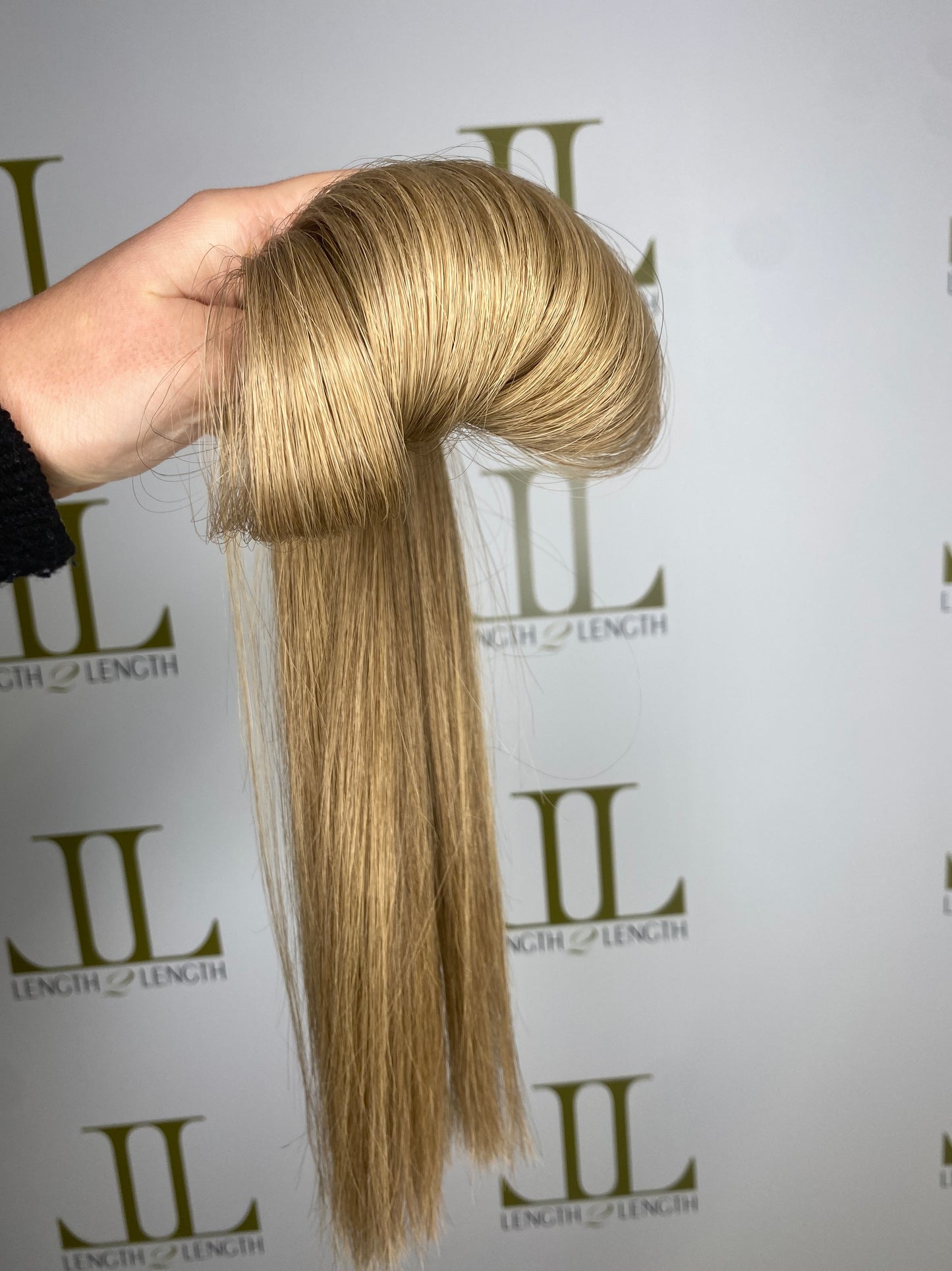 Light Ash blonde (greige) Flat Weft 22-24” 50g *SALE*